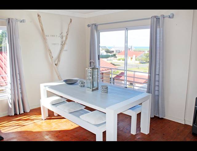 4 BEDROOM HOUSE FOR SALE IN KLEINMOND CENTRAL